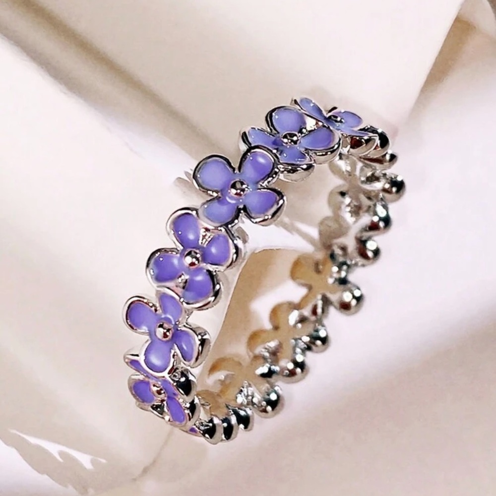 New Elagant Floral Silver and Purple Ring